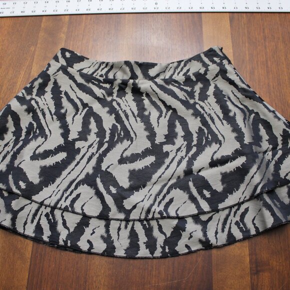Bebe Animal Print Flared Tier Skirt Size X-small NWT - Picture 2 of 10